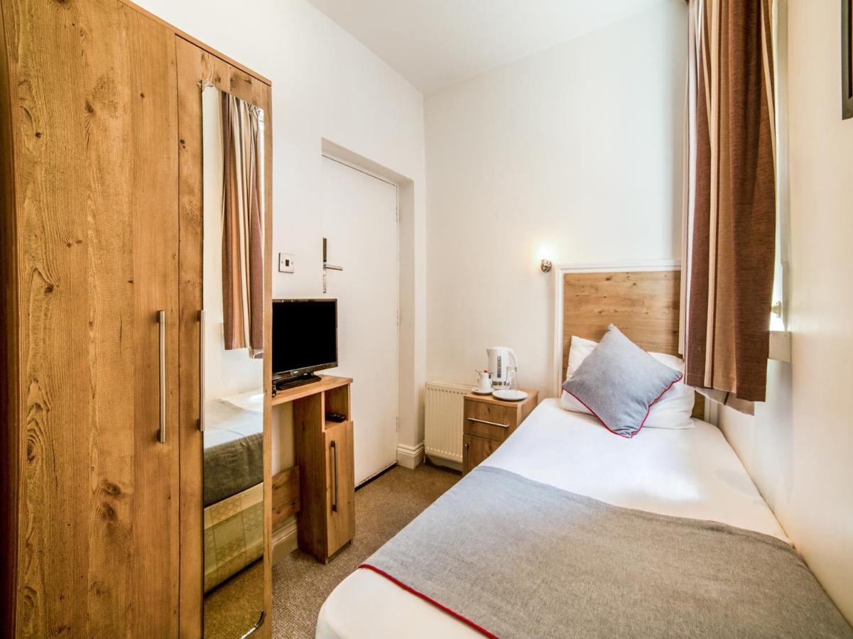 Oyo Tamtam Acton Hotel London Exterior photo