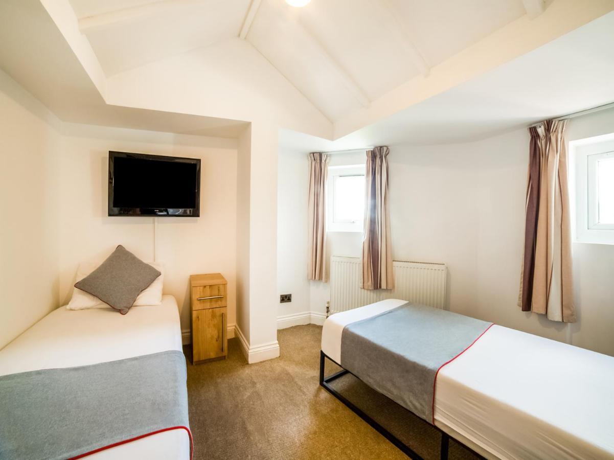 Oyo Tamtam Acton Hotel London Exterior photo