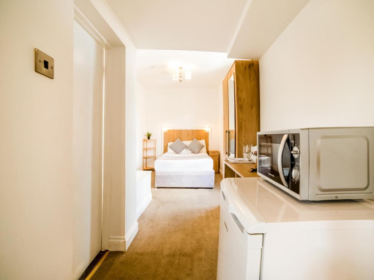 Oyo Tamtam Acton Hotel London Exterior photo