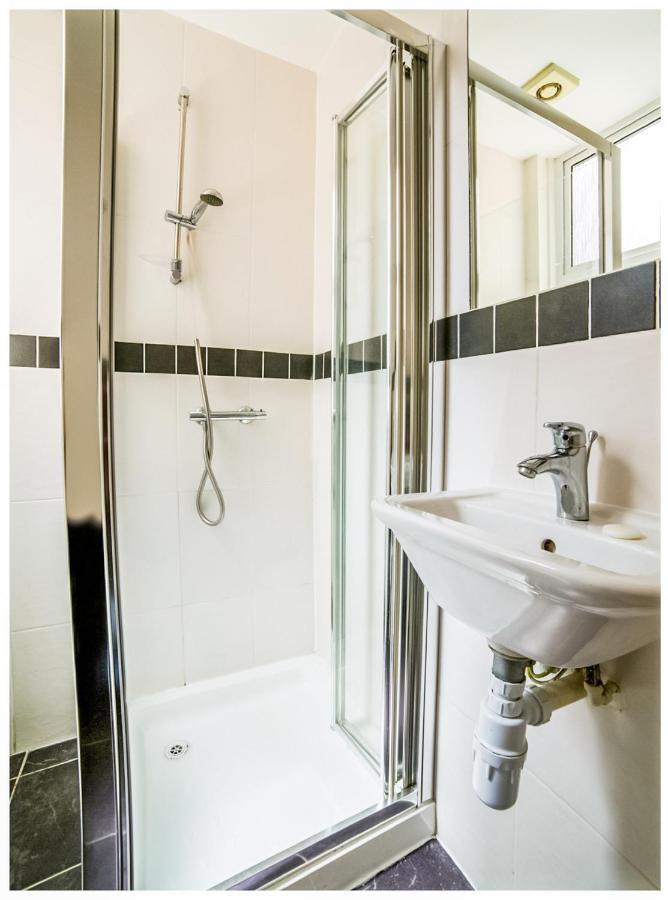 Oyo Tamtam Acton Hotel London Exterior photo