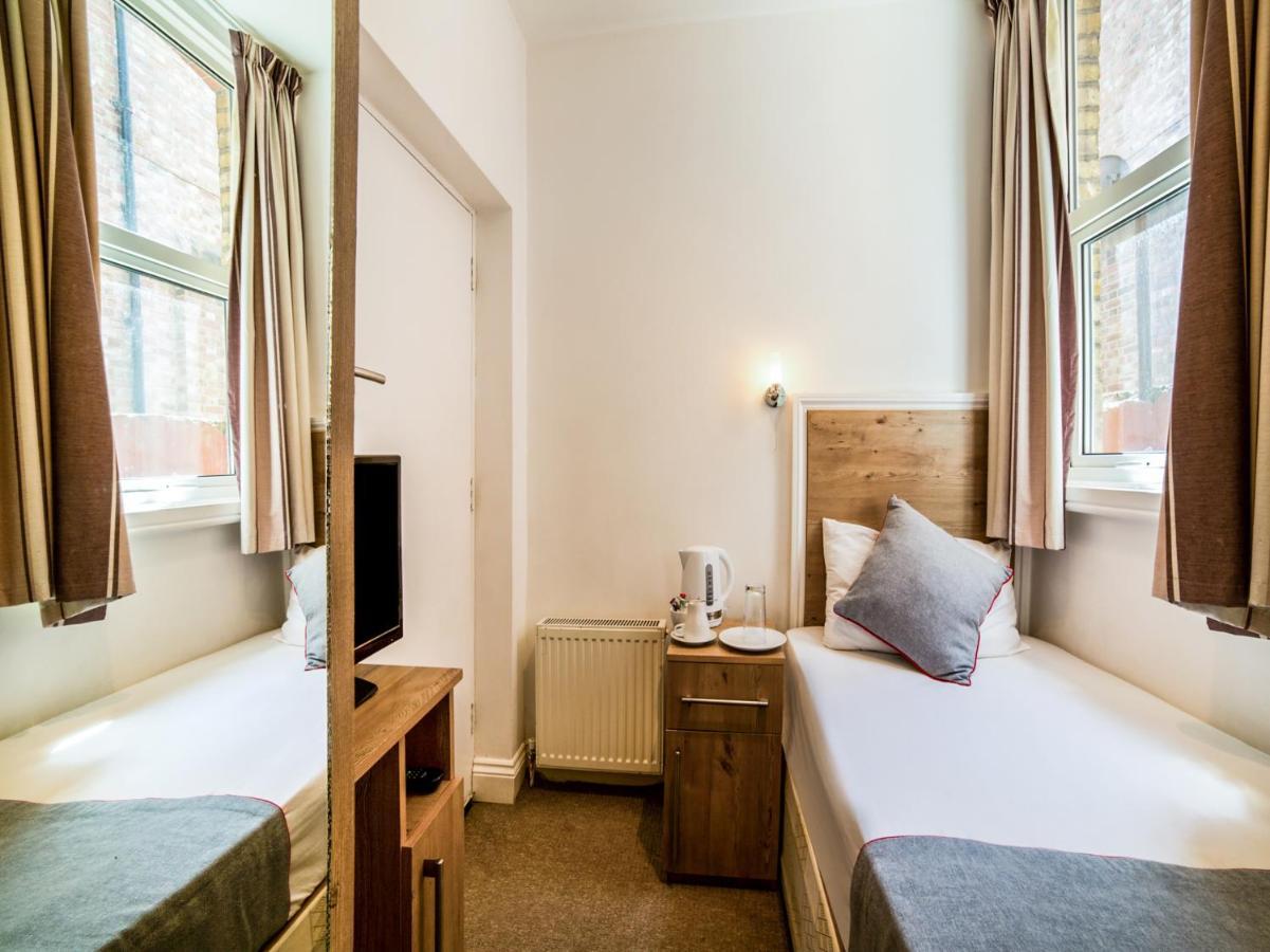 Oyo Tamtam Acton Hotel London Exterior photo