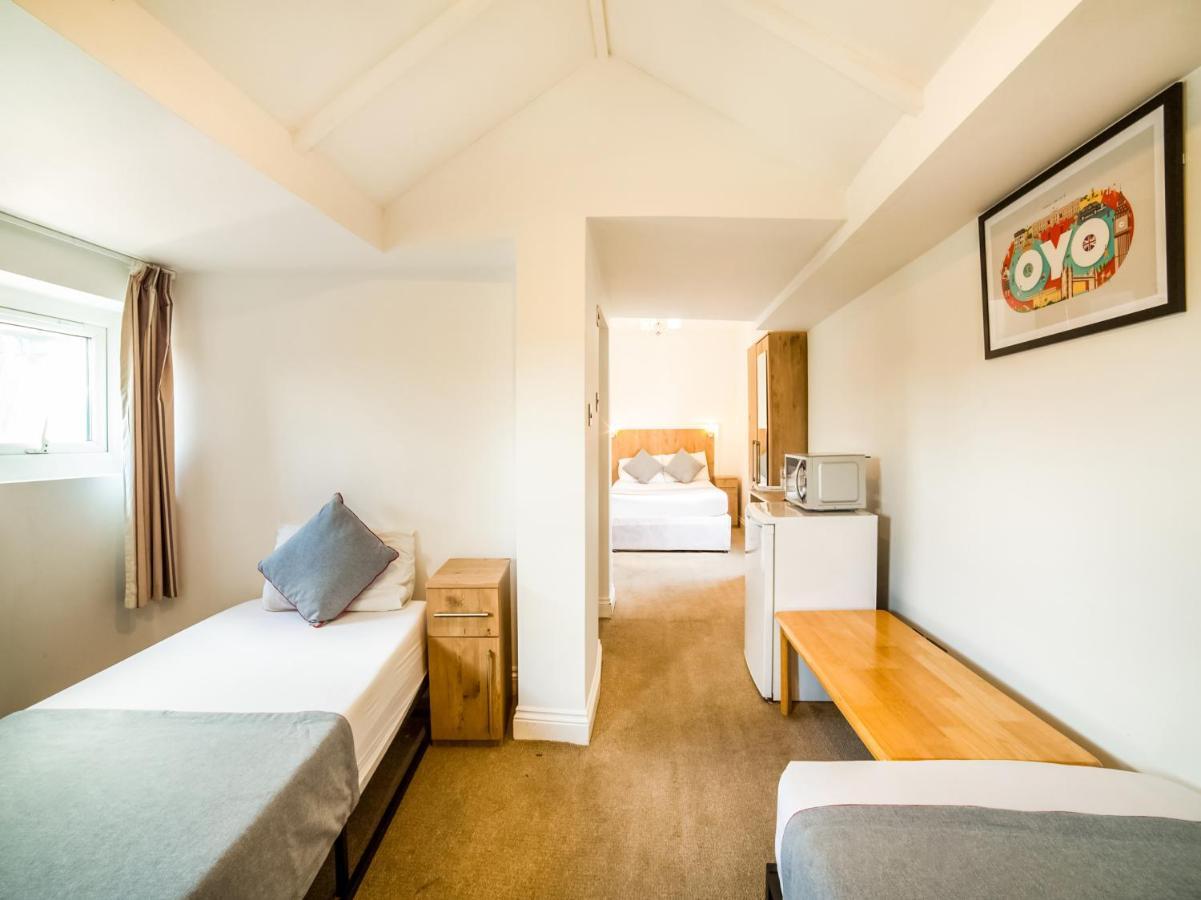 Oyo Tamtam Acton Hotel London Exterior photo