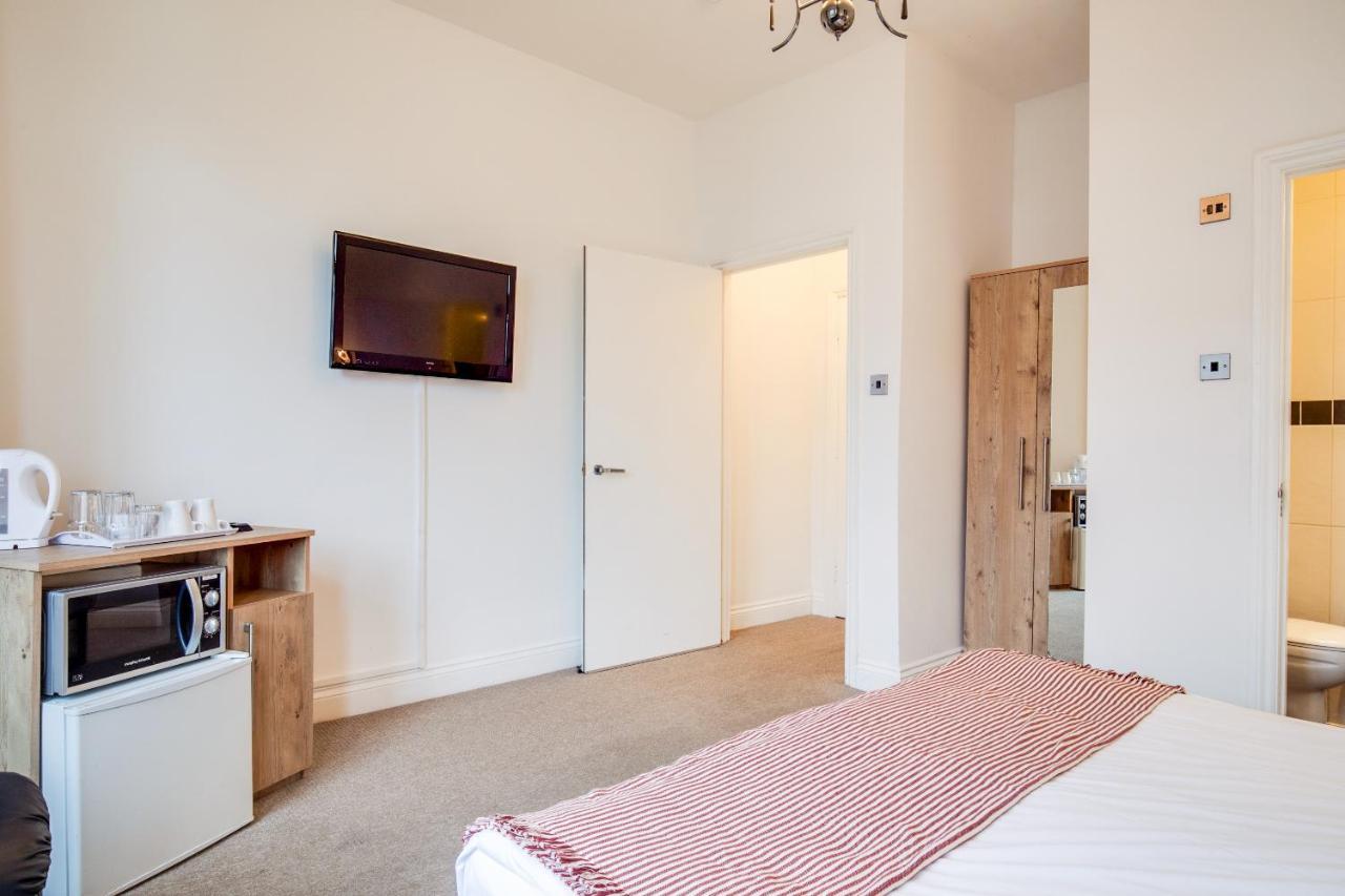 Oyo Tamtam Acton Hotel London Exterior photo