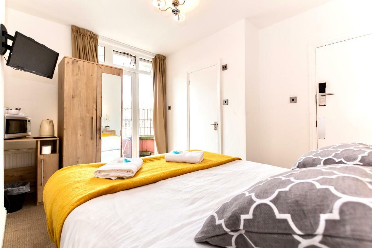 Oyo Tamtam Acton Hotel London Exterior photo
