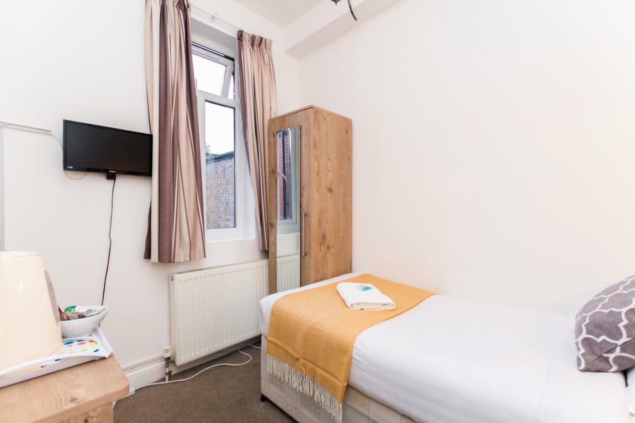 Oyo Tamtam Acton Hotel London Exterior photo