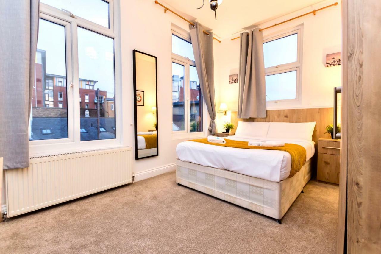 Oyo Tamtam Acton Hotel London Exterior photo