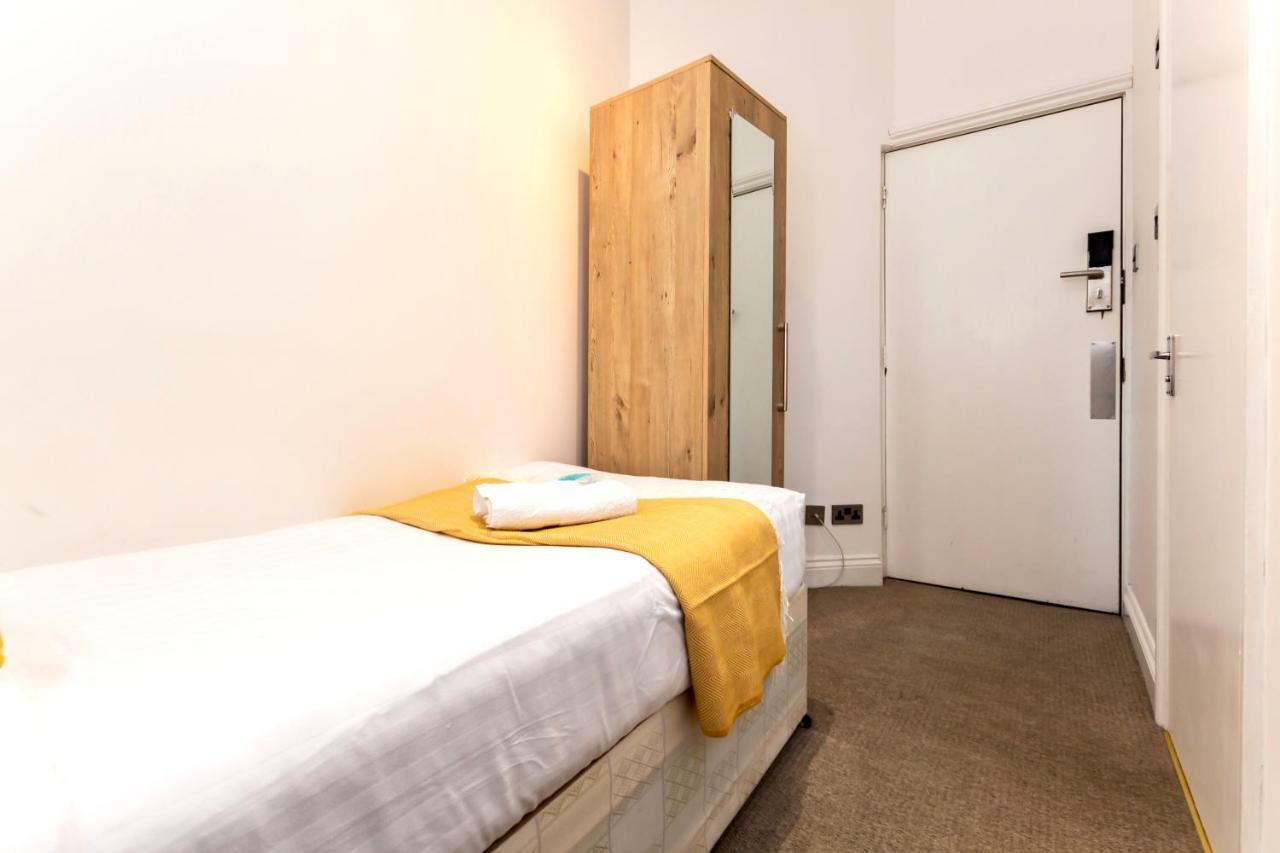 Oyo Tamtam Acton Hotel London Exterior photo